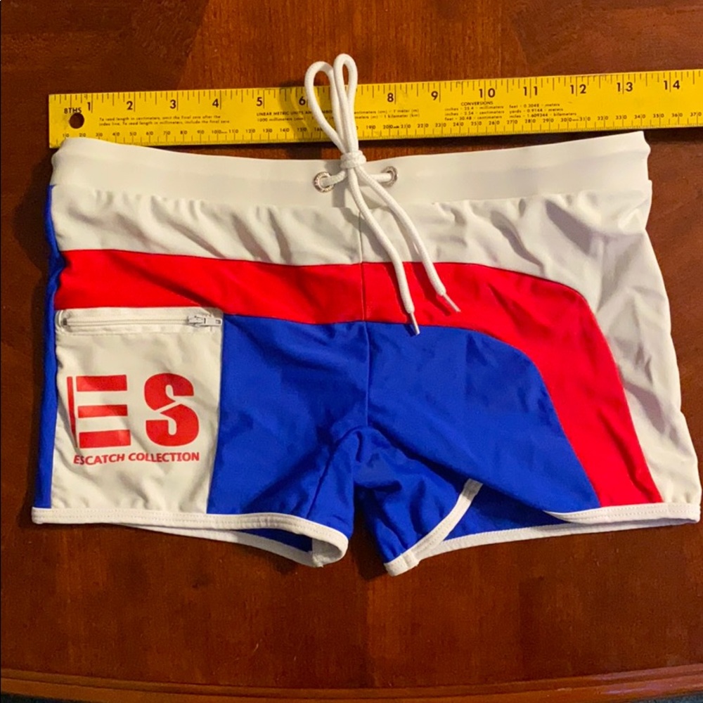 Men’s swimsuit M fits like a small 26-28